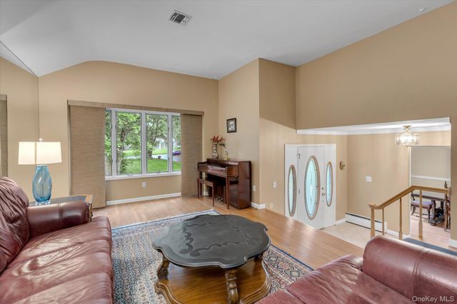 29 Wintergreen Drive, Melville, NY 11747