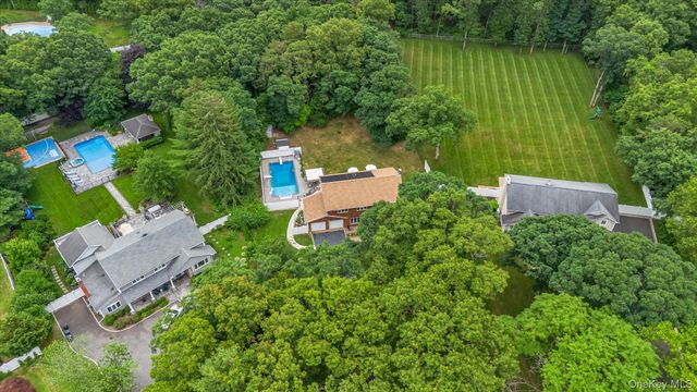 29 Wintergreen Drive, Melville, NY 11747