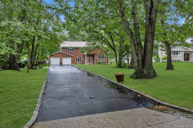 29 Wintergreen Drive, Melville, NY 11747