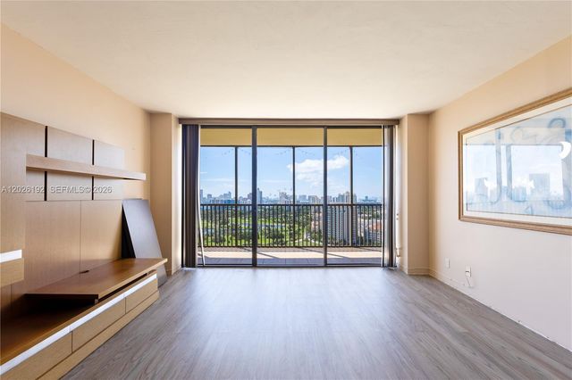20379 W Country Club Dr 2636, Aventura, FL 33180