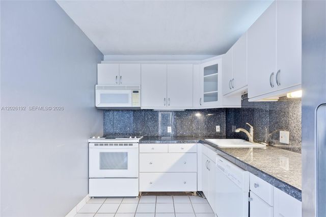 20379 W Country Club Dr 2636, Aventura, FL 33180