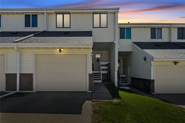51 29th Ave Dr SW 18, Cedar Rapids, IA 52404
