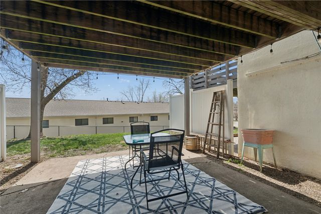51 29th Ave Dr SW 18, Cedar Rapids, IA 52404