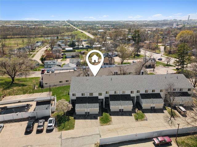 51 29th Ave Dr SW 18, Cedar Rapids, IA 52404
