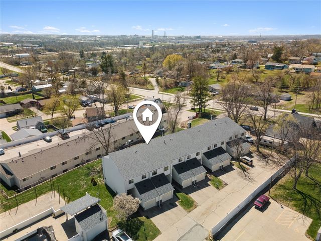 51 29th Ave Dr SW 18, Cedar Rapids, IA 52404