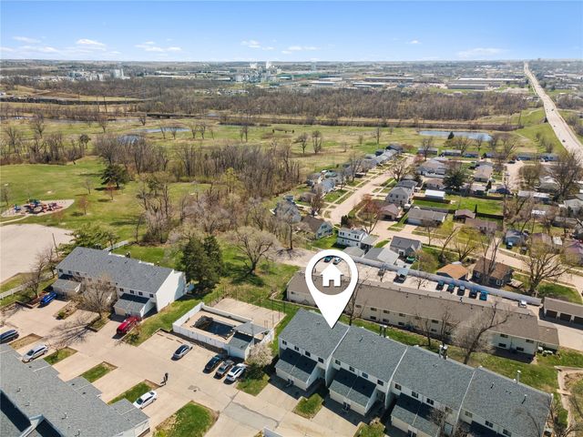 51 29th Ave Dr SW 18, Cedar Rapids, IA 52404