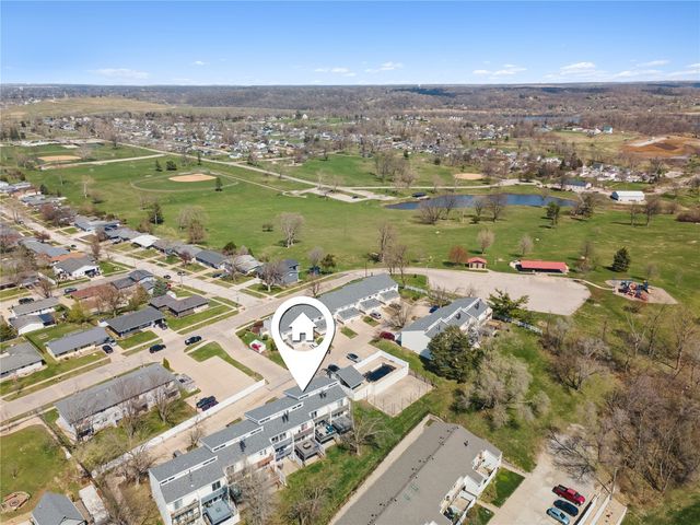 51 29th Ave Dr SW 18, Cedar Rapids, IA 52404