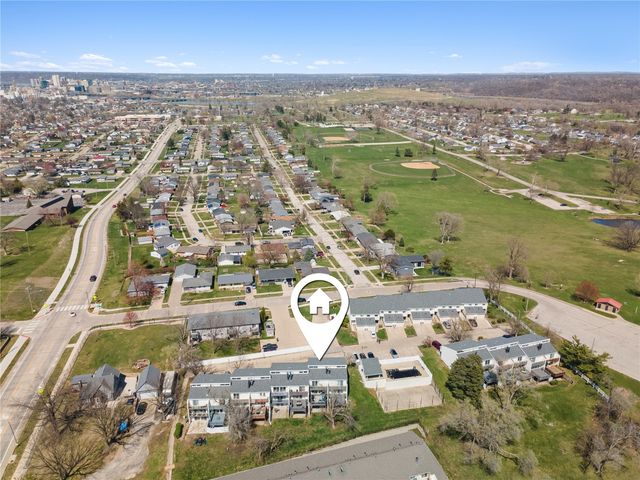 51 29th Ave Dr SW 18, Cedar Rapids, IA 52404
