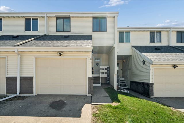 51 29th Ave Dr SW 18, Cedar Rapids, IA 52404