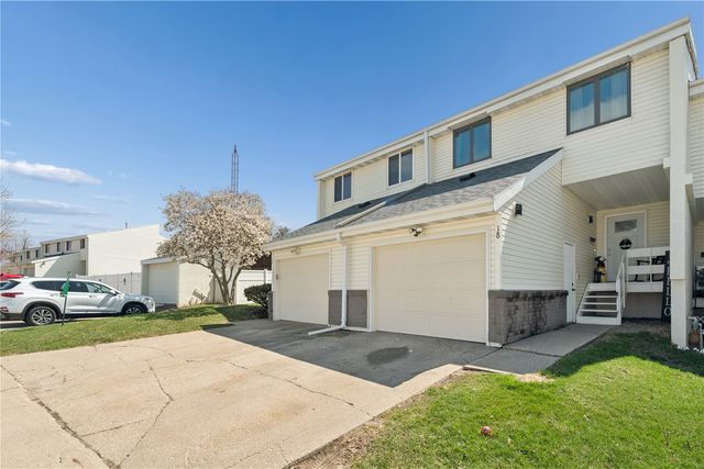51 29th Ave Dr SW 18, Cedar Rapids, IA 52404