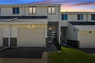 51 29th Ave Dr SW 18, Cedar Rapids, IA 52404