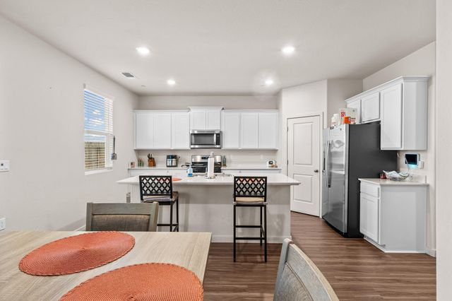 942 Maricopa Street, Tulare, CA 93274