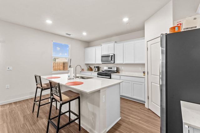 942 Maricopa Street, Tulare, CA 93274