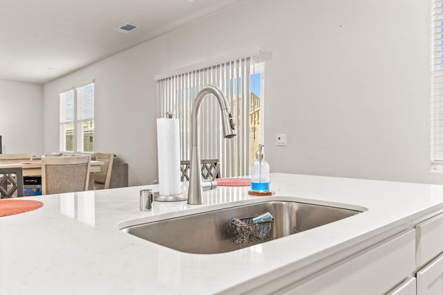 942 Maricopa Street, Tulare, CA 93274