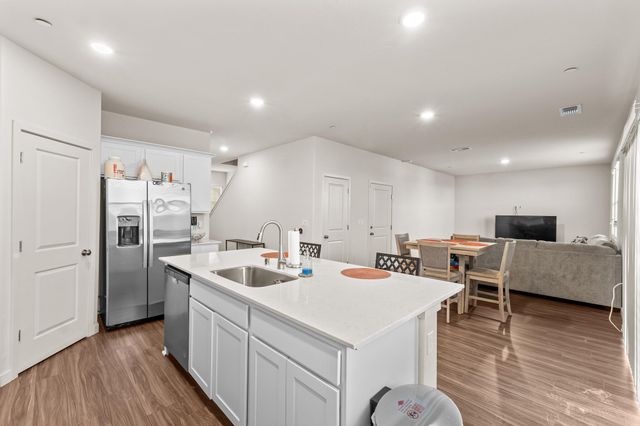 942 Maricopa Street, Tulare, CA 93274