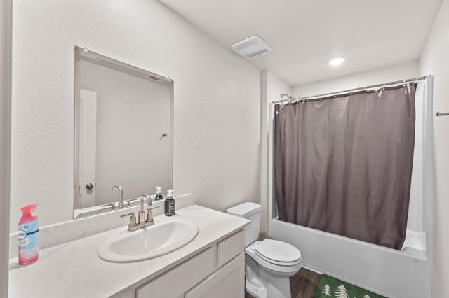 942 Maricopa Street, Tulare, CA 93274