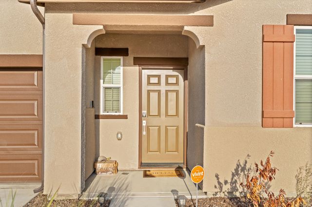 942 Maricopa Street, Tulare, CA 93274