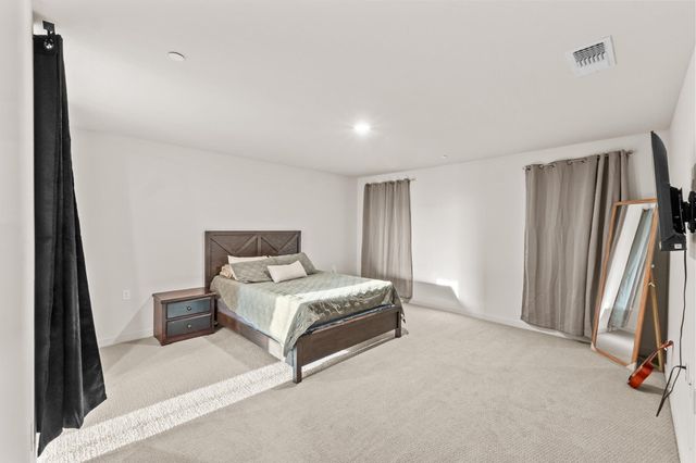 942 Maricopa Street, Tulare, CA 93274