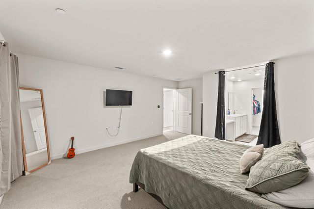 942 Maricopa Street, Tulare, CA 93274