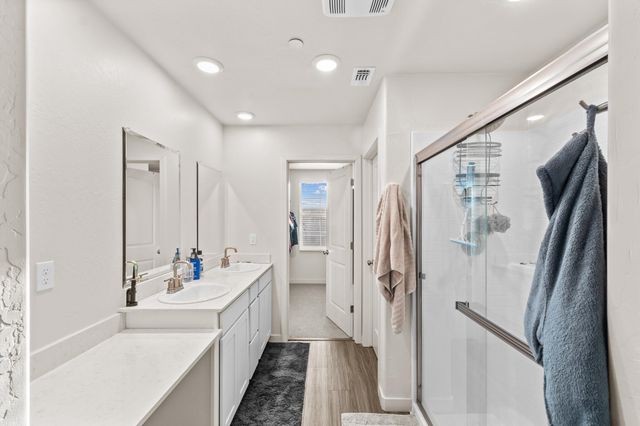 942 Maricopa Street, Tulare, CA 93274