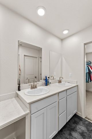 942 Maricopa Street, Tulare, CA 93274