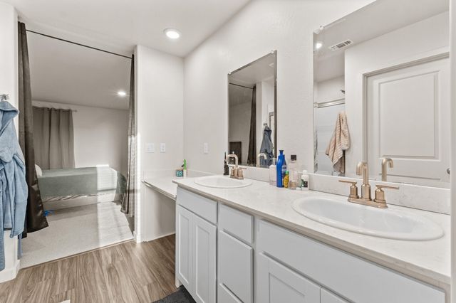 942 Maricopa Street, Tulare, CA 93274