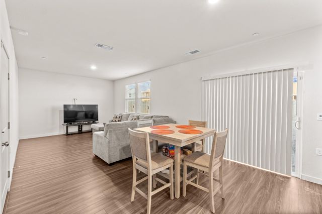 942 Maricopa Street, Tulare, CA 93274