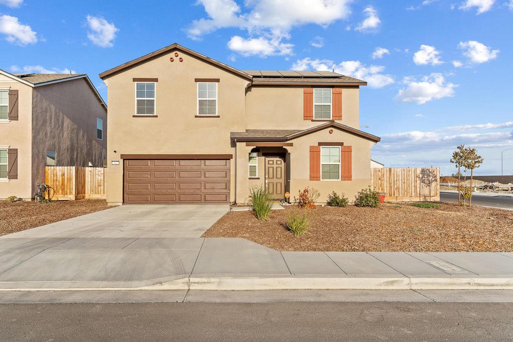 942 Maricopa Street, Tulare, CA 93274