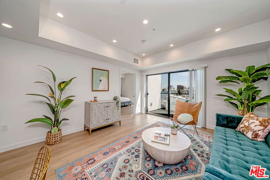 321 Oxford Avenue PH6, Los Angeles, CA 90020 — photo 2