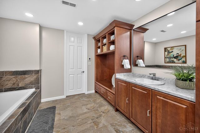 9617 Stonemasters Drive, Symmes Twp, OH 45140