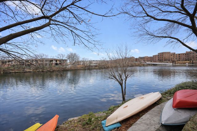 2208 W DIVERSEY Avenue S, Chicago, IL 60647