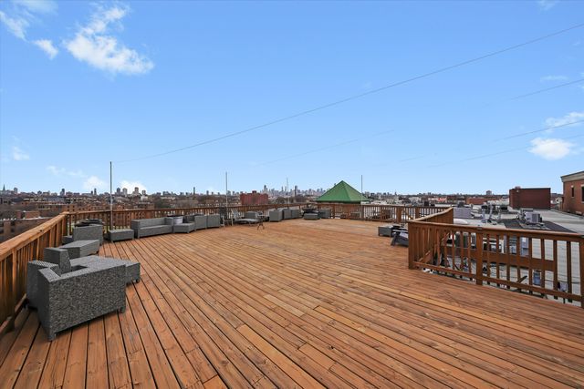 2208 W DIVERSEY Avenue S, Chicago, IL 60647