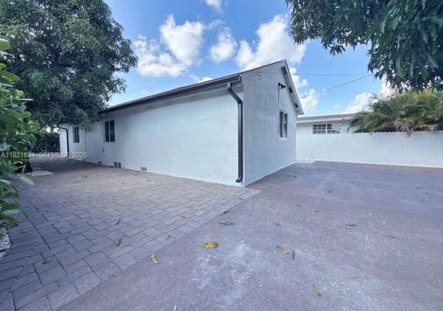 2845 SW 67th Ave, Miami, FL 33155