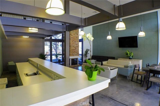 5585 E Pacific Coast Highway 240, Long Beach, CA 90804