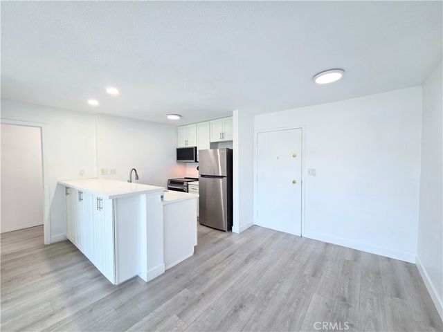 5585 E Pacific Coast Highway 240, Long Beach, CA 90804