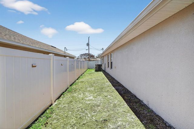 5462 NW Scepter Drive, Port St. Lucie, FL 34983