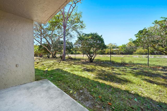 1661 Balfour Point Drive B, West Palm Beach, FL 33411