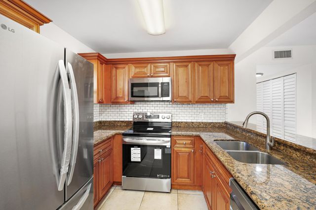 1661 Balfour Point Drive B, West Palm Beach, FL 33411