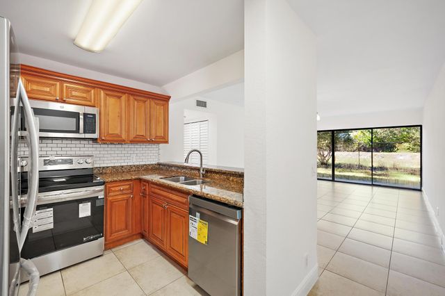 1661 Balfour Point Drive B, West Palm Beach, FL 33411