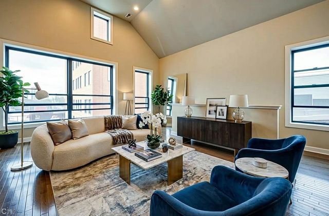 1716 S Clinton Street, Chicago, IL 60616