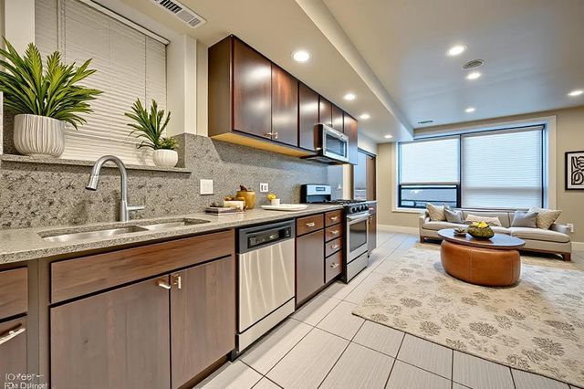 1716 S Clinton Street, Chicago, IL 60616