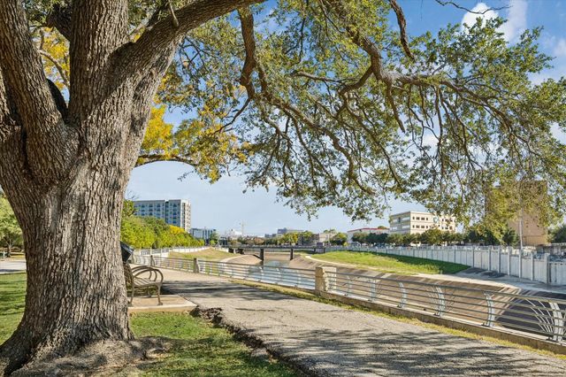 2400 N Braeswood Boulevard 301, Houston, TX 77030