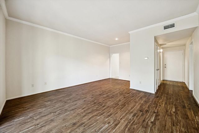2400 N Braeswood Boulevard 301, Houston, TX 77030