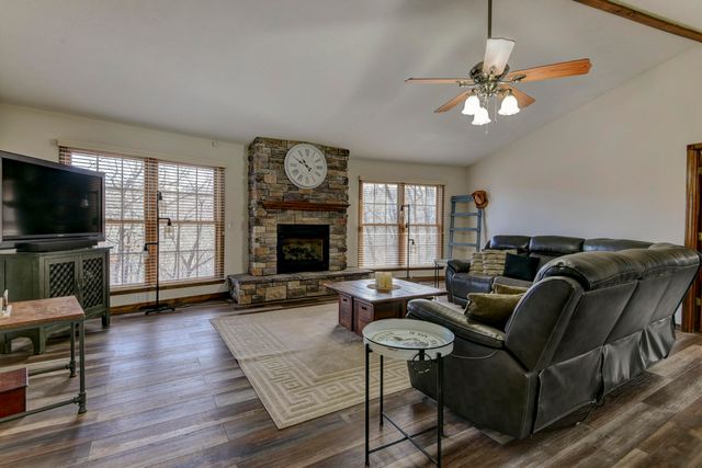 368 Whitfield Lane, Hollister, MO 65672