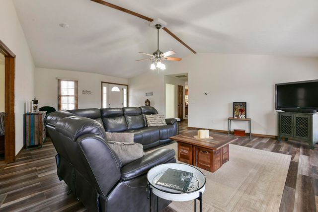 368 Whitfield Lane, Hollister, MO 65672