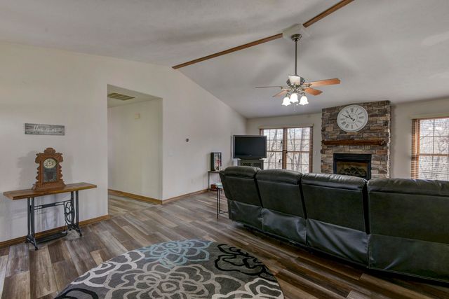 368 Whitfield Lane, Hollister, MO 65672