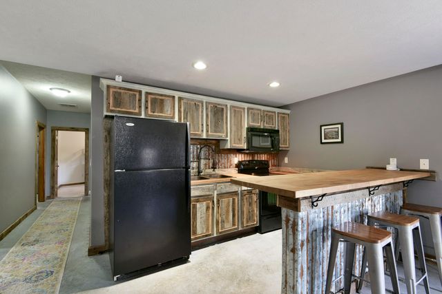 368 Whitfield Lane, Hollister, MO 65672