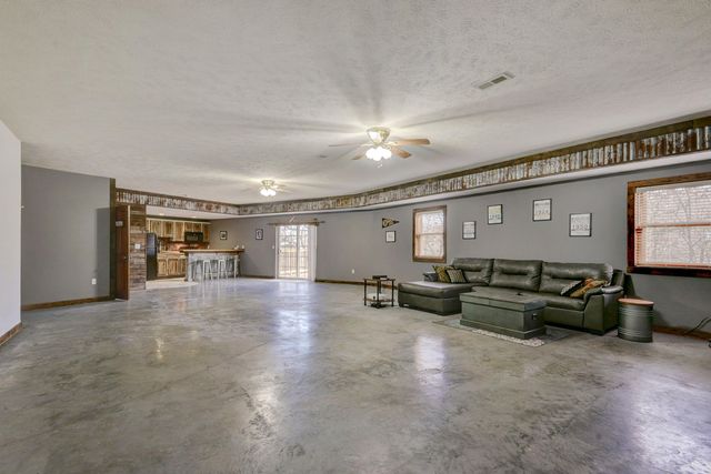 368 Whitfield Lane, Hollister, MO 65672