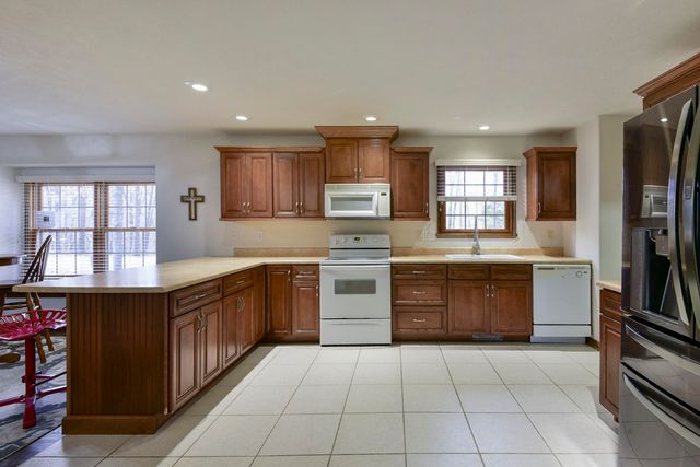 368 Whitfield Lane, Hollister, MO 65672