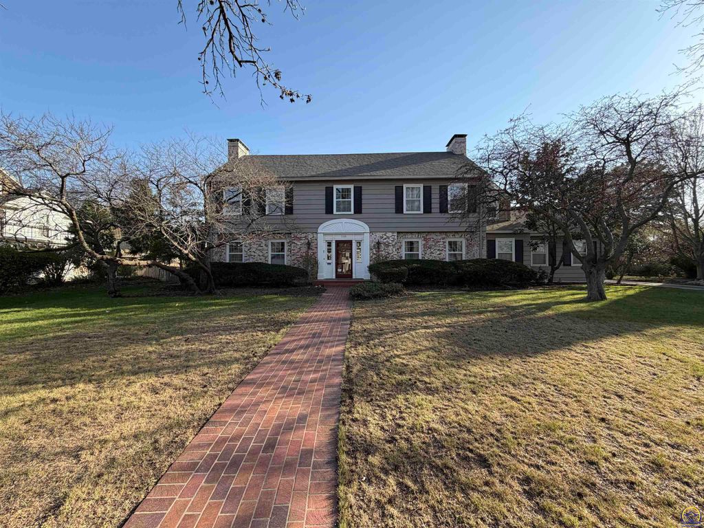 3155 SW 15th ST, Topeka, KS 66604